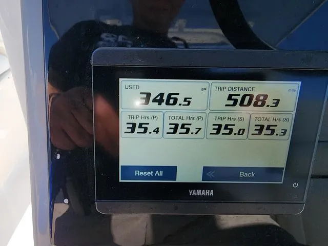 Slide: The Image of Robalo Center Console R270 Trailer included 2024 - 32