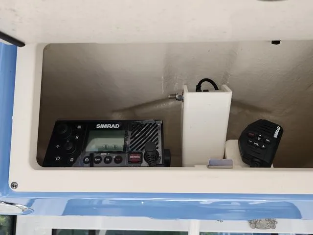 Slide: The Image of Robalo Center Console R270 Trailer included 2024 - 37