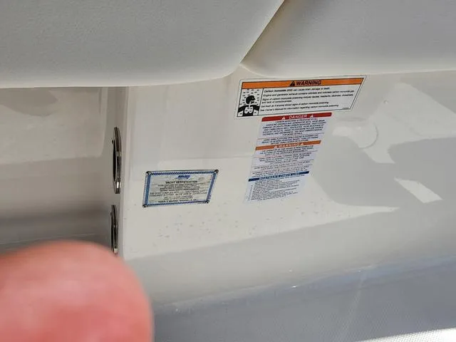 Slide: The Image of Robalo Center Console R270 Trailer included 2024 - 38