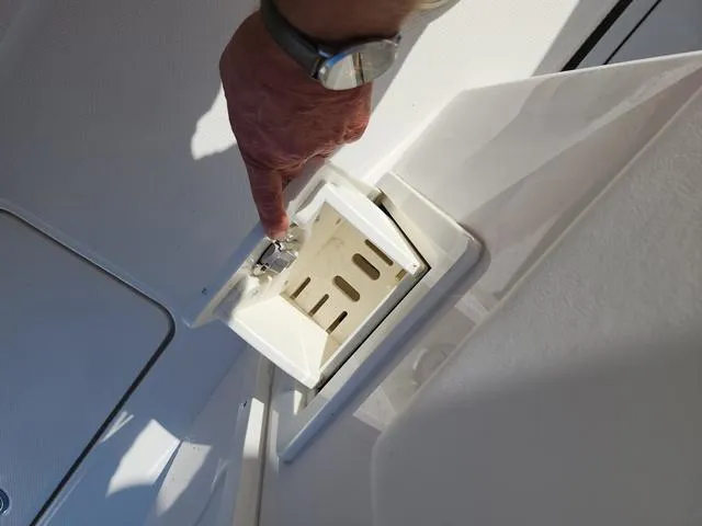 Slide: The Image of Robalo Center Console R270 Trailer included 2024 - 42