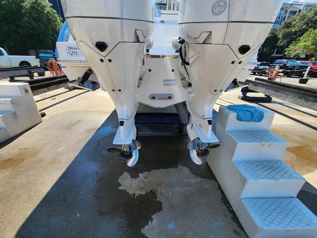 Slide: The Image of Robalo Center Console R270 Trailer included 2024 - 7