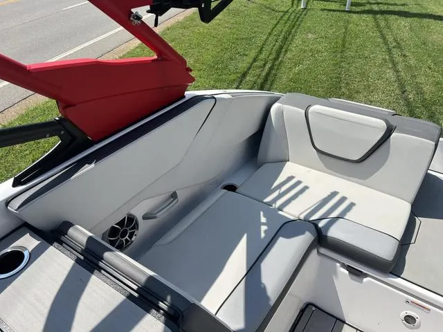 Slide: The Image of Yamaha 252XE 2022 - 11