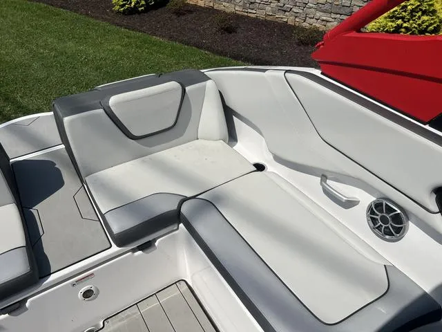 Slide: The Image of Yamaha 252XE 2022 - 12