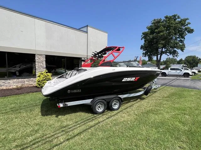 Slide: The Image of Yamaha 252XE 2022 - 5