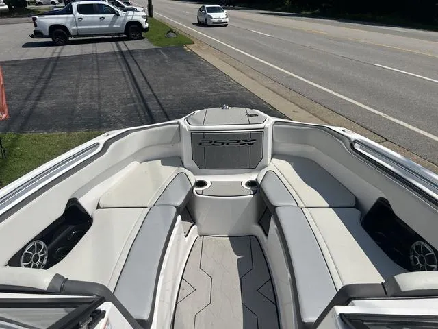 Slide: The Image of Yamaha 252XE 2022 - 6