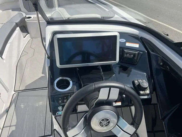 Slide: The Image of Yamaha 252XE 2022 - 7