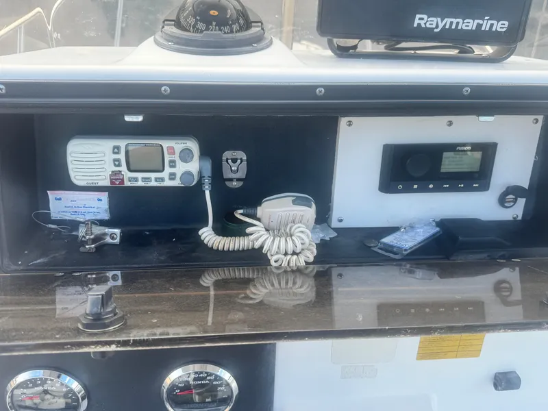 Slide: The Image of Boston Whaler 21 Outrage 1994 - 10