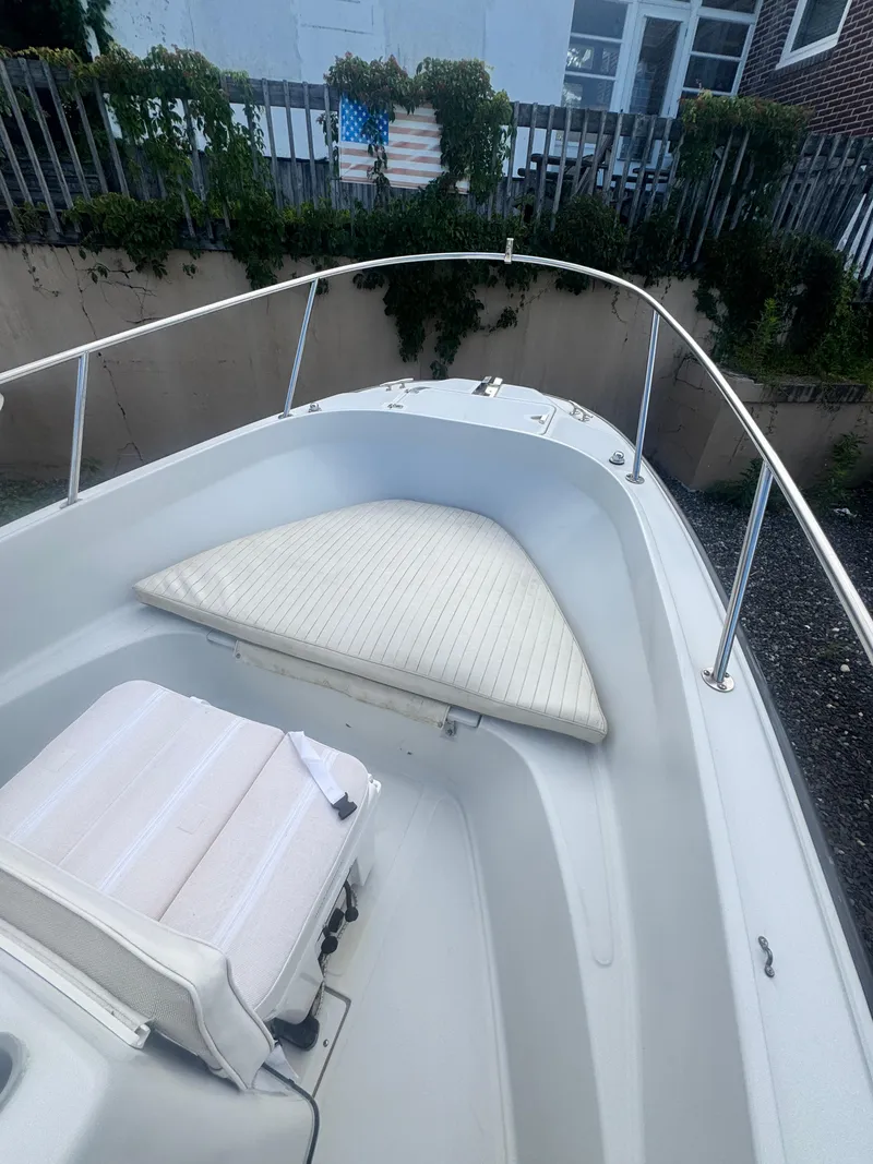 Slide: The Image of Boston Whaler 21 Outrage 1994 - 11