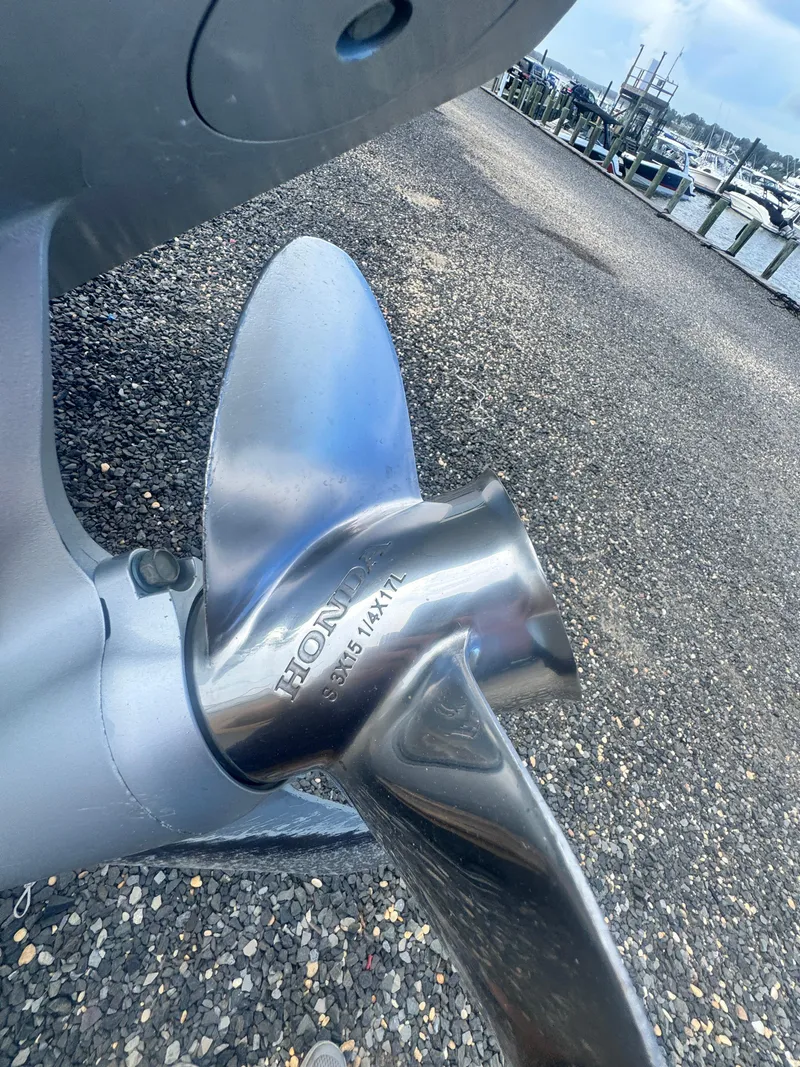 Slide: The Image of Boston Whaler 21 Outrage 1994 - 12