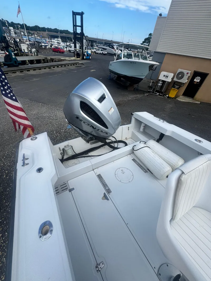 Slide: The Image of Boston Whaler 21 Outrage 1994 - 13