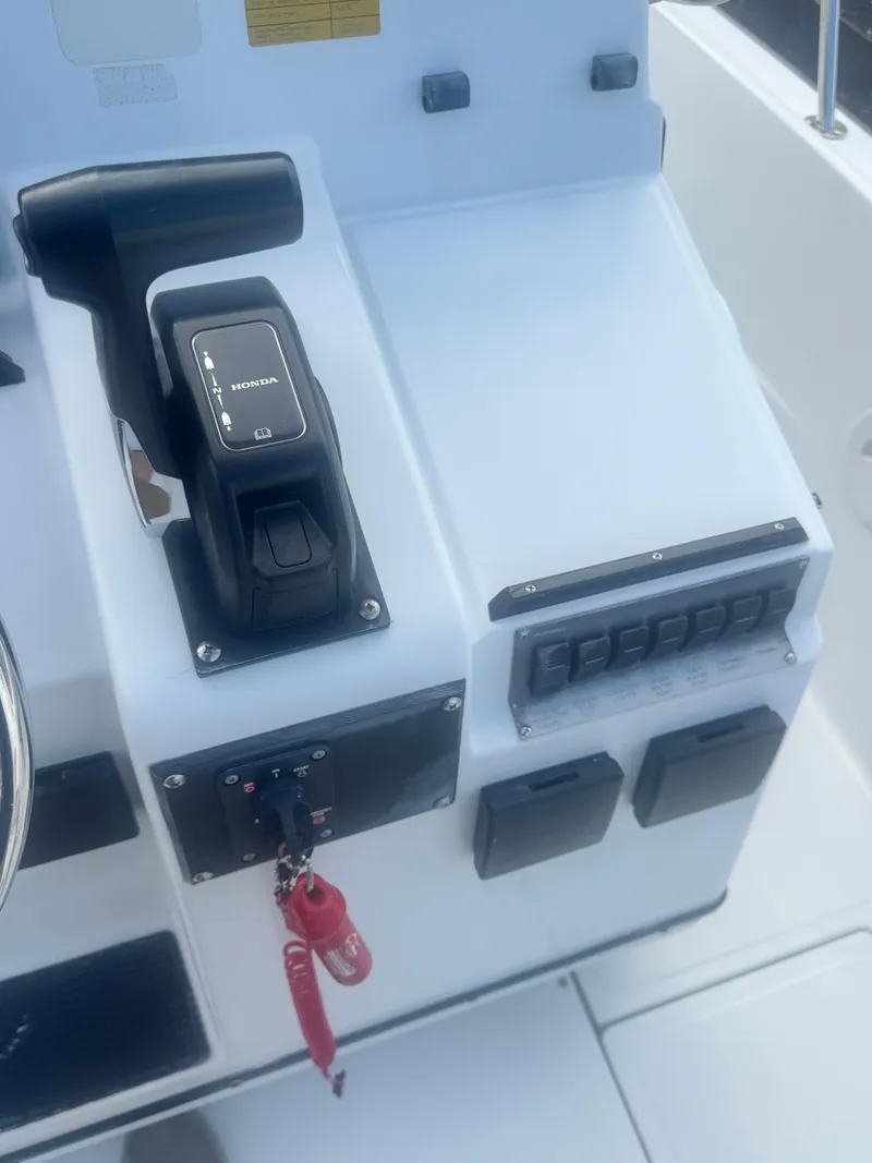 Slide: The Image of Boston Whaler 21 Outrage 1994 - 9