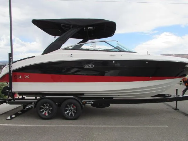 Slide: The Image of Sea Ray SLX 260 Surf 2026 - 1