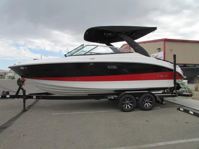 Slide: The Image of Sea Ray SLX 260 Surf 2026 - 10