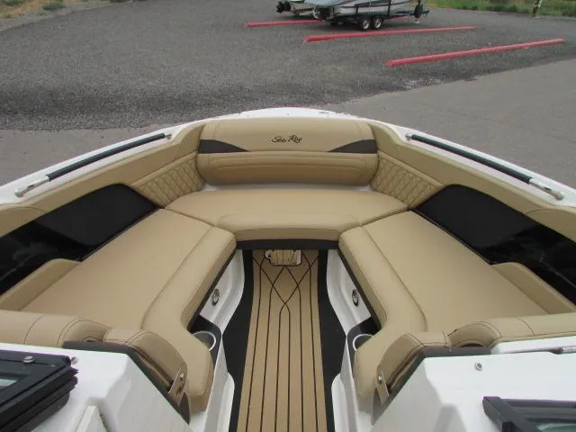 Slide: The Image of Sea Ray SLX 260 Surf 2026 - 17