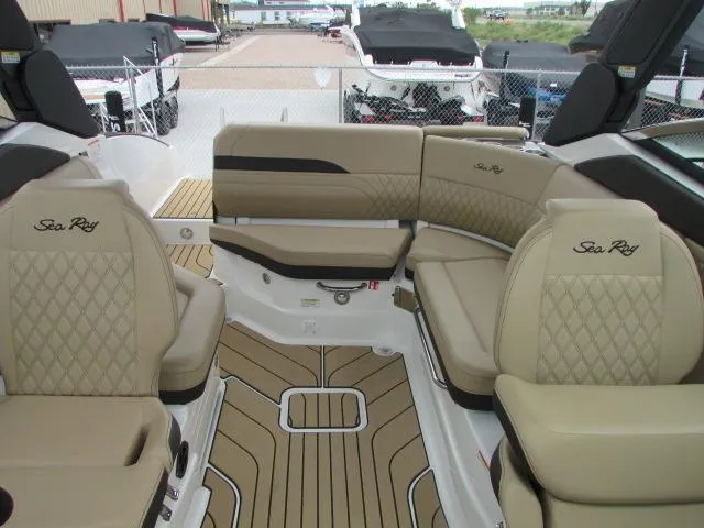 Slide: The Image of Sea Ray SLX 260 Surf 2026 - 4