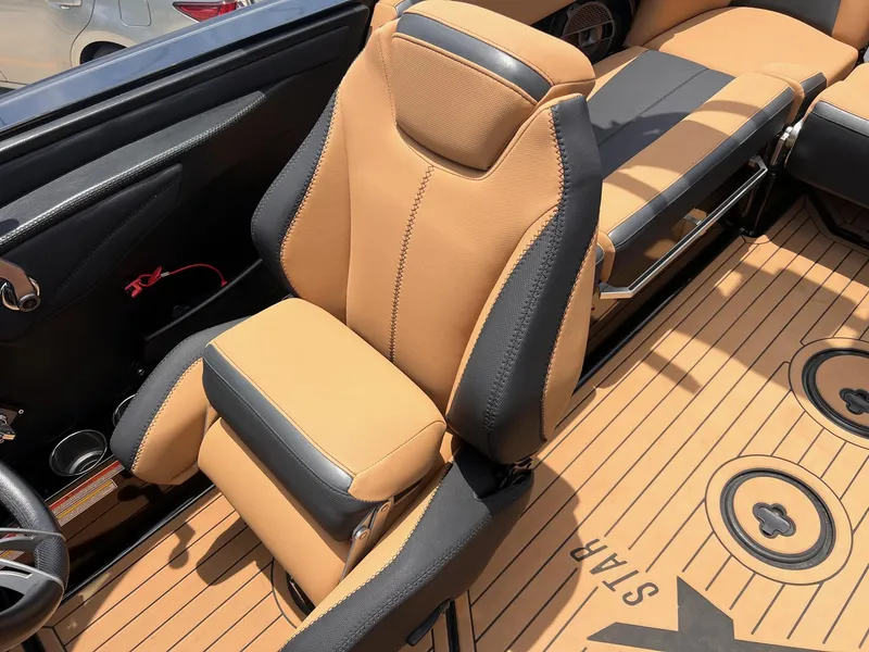 Slide: The Image of MasterCraft XStar 2020 - 10
