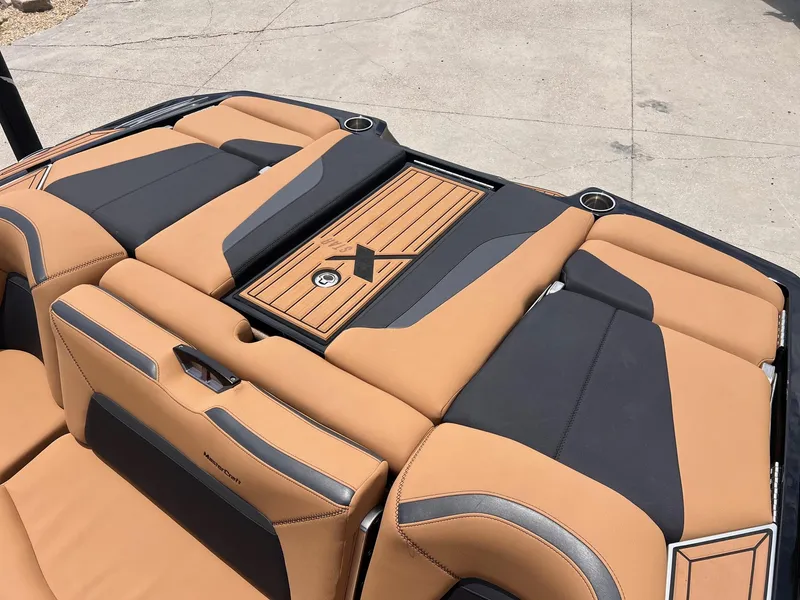 Slide: The Image of MasterCraft XStar 2020 - 12