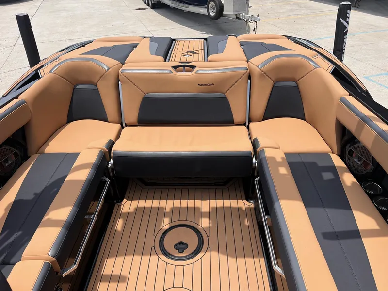 Slide: The Image of MasterCraft XStar 2020 - 13