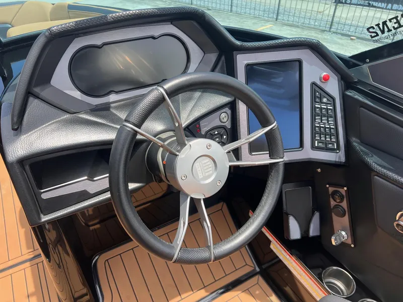 Slide: The Image of MasterCraft XStar 2020 - 8