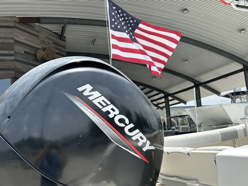 Slide: The Image of Mako 214 Center Console 2020 - 10