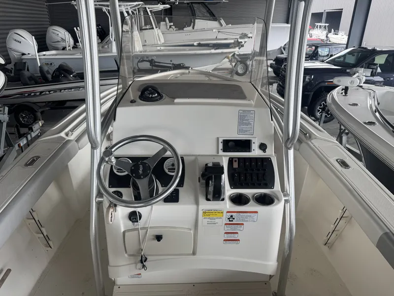 Slide: The Image of Mako 214 Center Console 2020 - 12