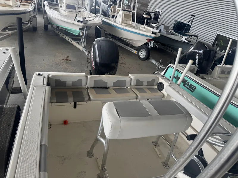 Slide: The Image of Mako 214 Center Console 2020 - 13