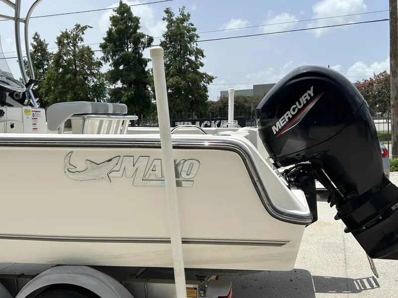 Slide: The Image of Mako 214 Center Console 2020 - 5