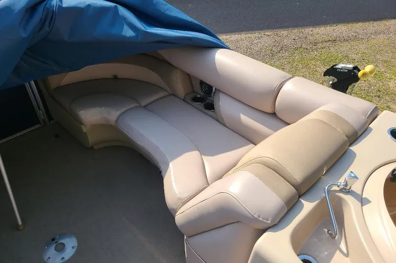 The Image of Luxurious seating on 2013 Starcraft Limited 236 Starlounger boat, partially covered, with cup holders. - 0