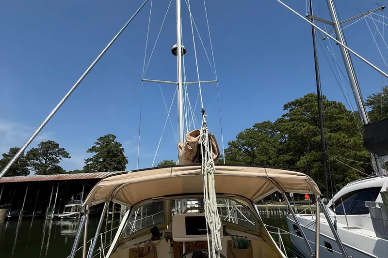 Slide: The Image of Sailboat Southerly 115 Mk IV, 2006 model, docked with clear blue sky background. - 36