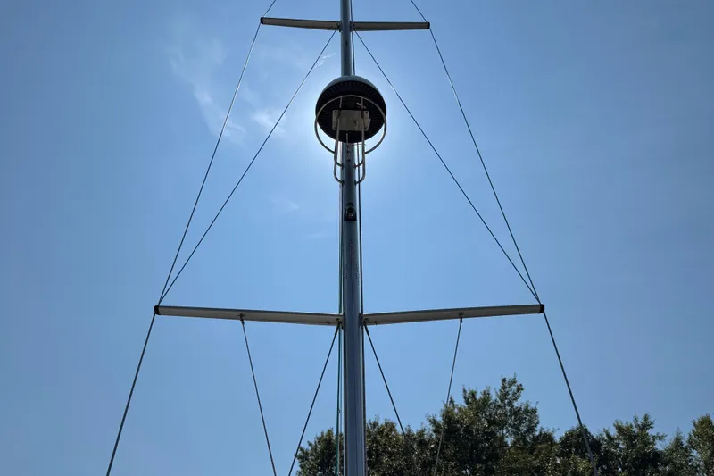 Slide: The Image of Mast of 2006 Southerly 115 Mk IV sailboat against clear blue sky. - 59