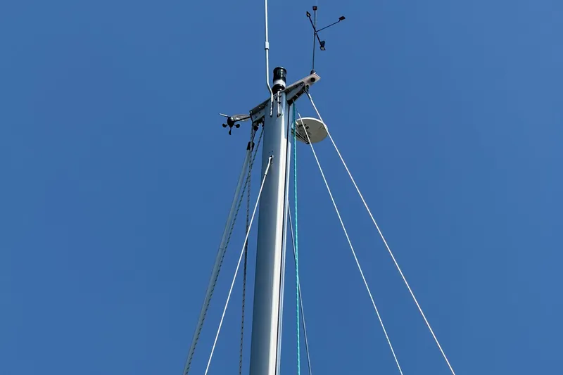 Slide: The Image of Mast of 2006 Southerly 115 Mk IV sailboat against clear blue sky. - 67