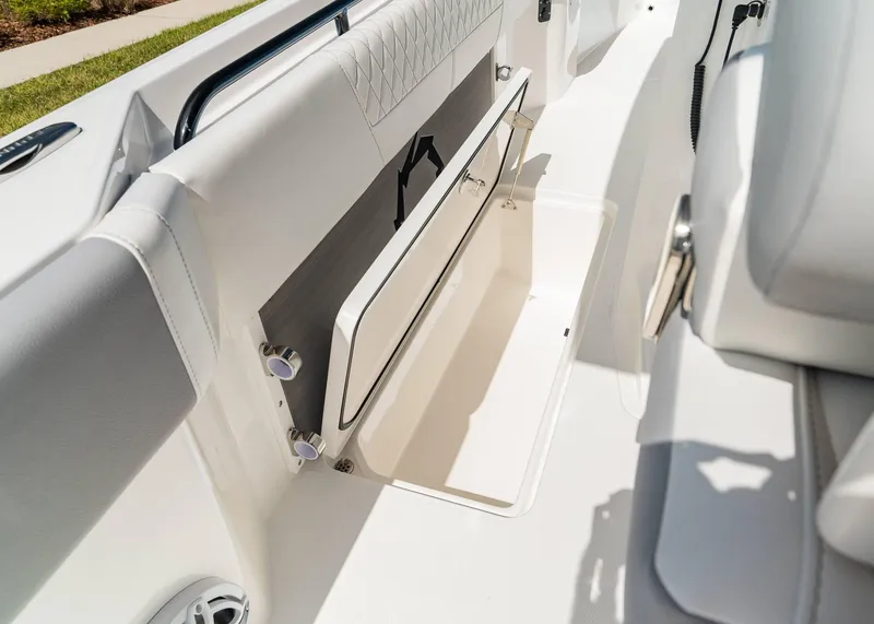 Slide: The Image of Fountain 32 NX 2025 - 10