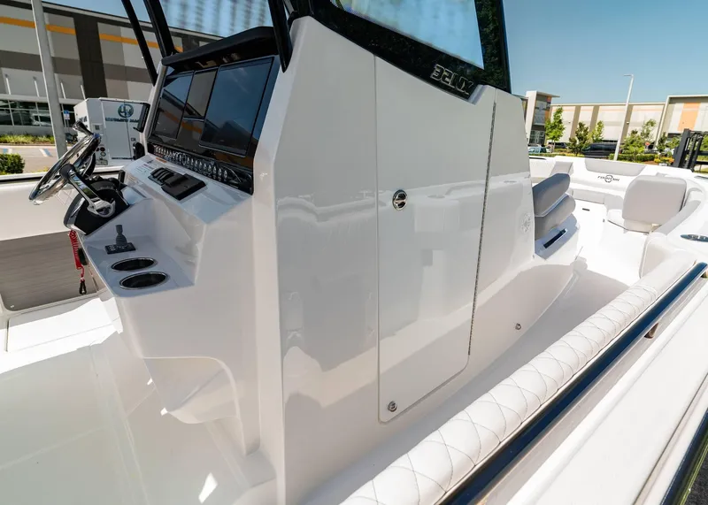 Slide: The Image of Fountain 32 NX 2025 - 23