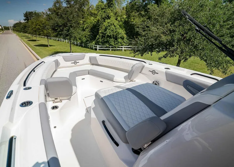 Slide: The Image of Fountain 32 NX 2025 - 32