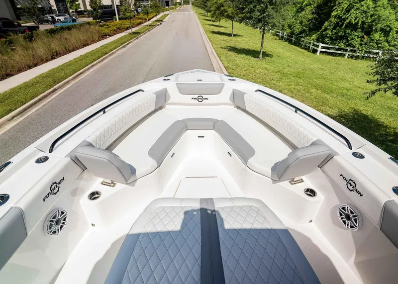 Slide: The Image of Fountain 32 NX 2025 - 33