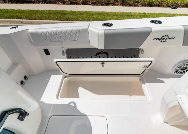 Slide: The Image of Fountain 32 NX 2025 - 8