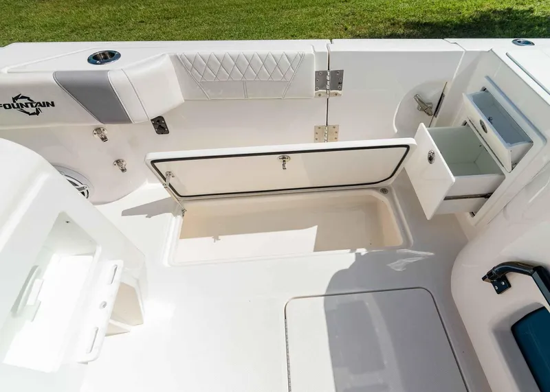 Slide: The Image of Fountain 32 NX 2025 - 9