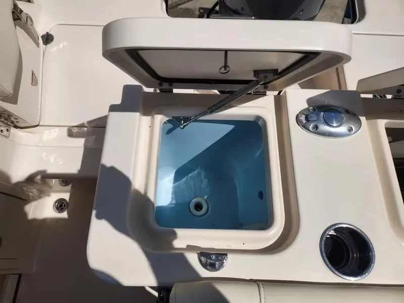 Slide: The Image of Grady-White Freedom 235 2018 - 18