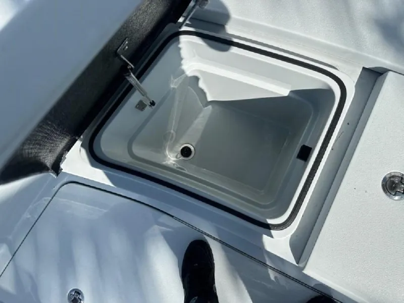 Slide: The Image of East Cape 2500 Hybrid 2025 - 12