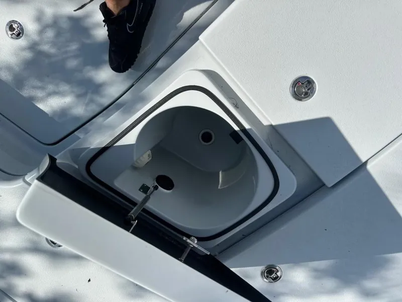 Slide: The Image of East Cape 2500 Hybrid 2025 - 14