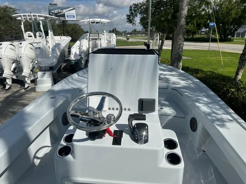 Slide: The Image of East Cape 2500 Hybrid 2025 - 4