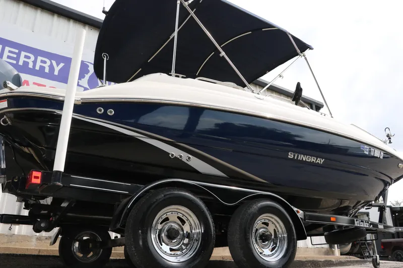 Slide: The Image of Stingray 192 SC 2015 - 3