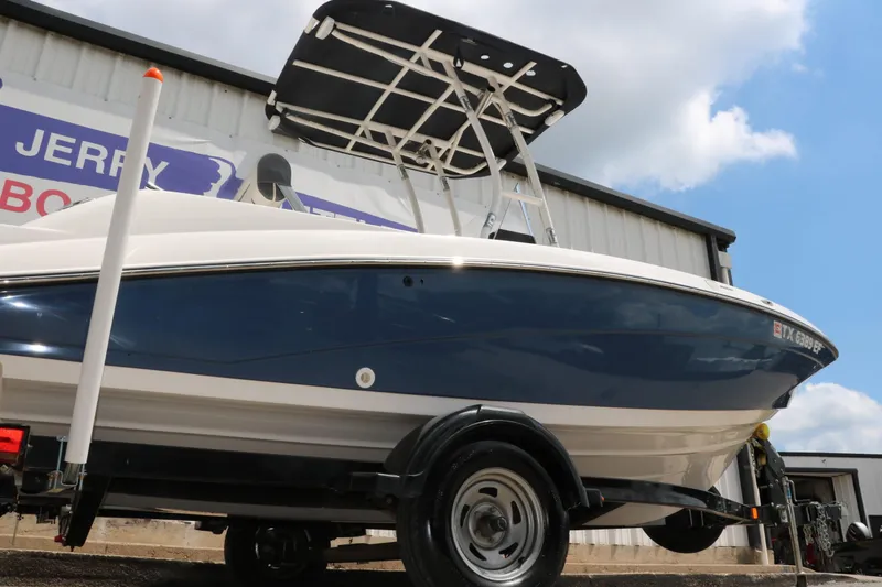 Slide: The Image of Yamaha 190 Fish 2018 - 3