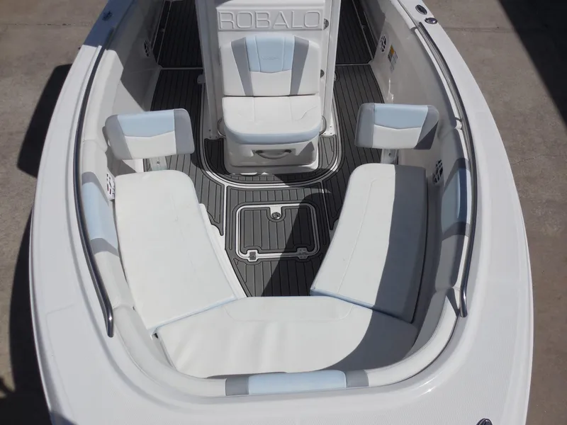 Slide: The Image of Robalo R230 Center Console 2023 - 11