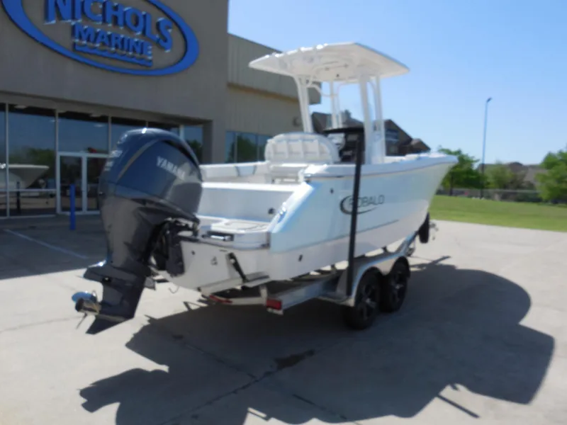 Slide: The Image of Robalo R230 Center Console 2023 - 4