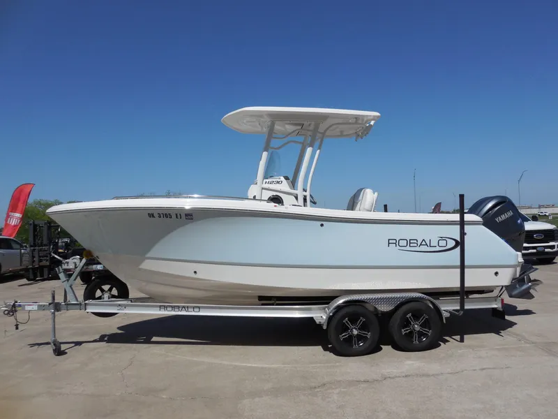 Slide: The Image of Robalo R230 Center Console 2023 - 6