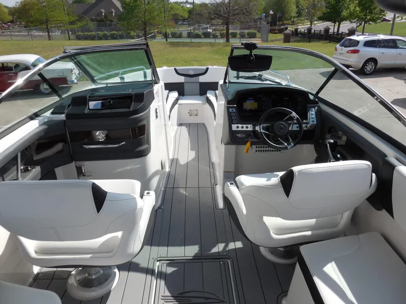 Slide: The Image of Chaparral 30 Surf 2023 - 10