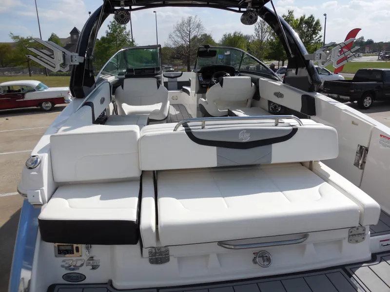 Slide: The Image of Chaparral 30 Surf 2023 - 7