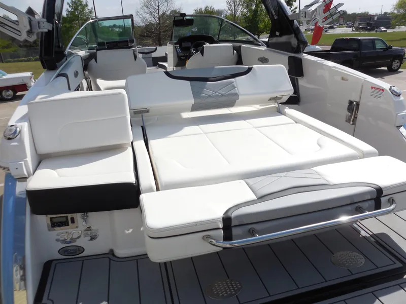 Slide: The Image of Chaparral 30 Surf 2023 - 8