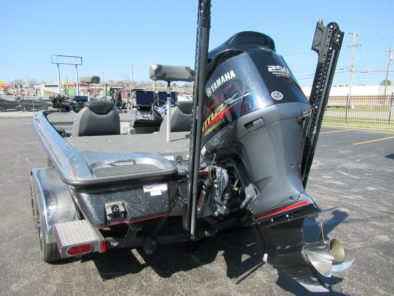 Slide: The Image of Caymas CX 21 PRO 2021 - 11